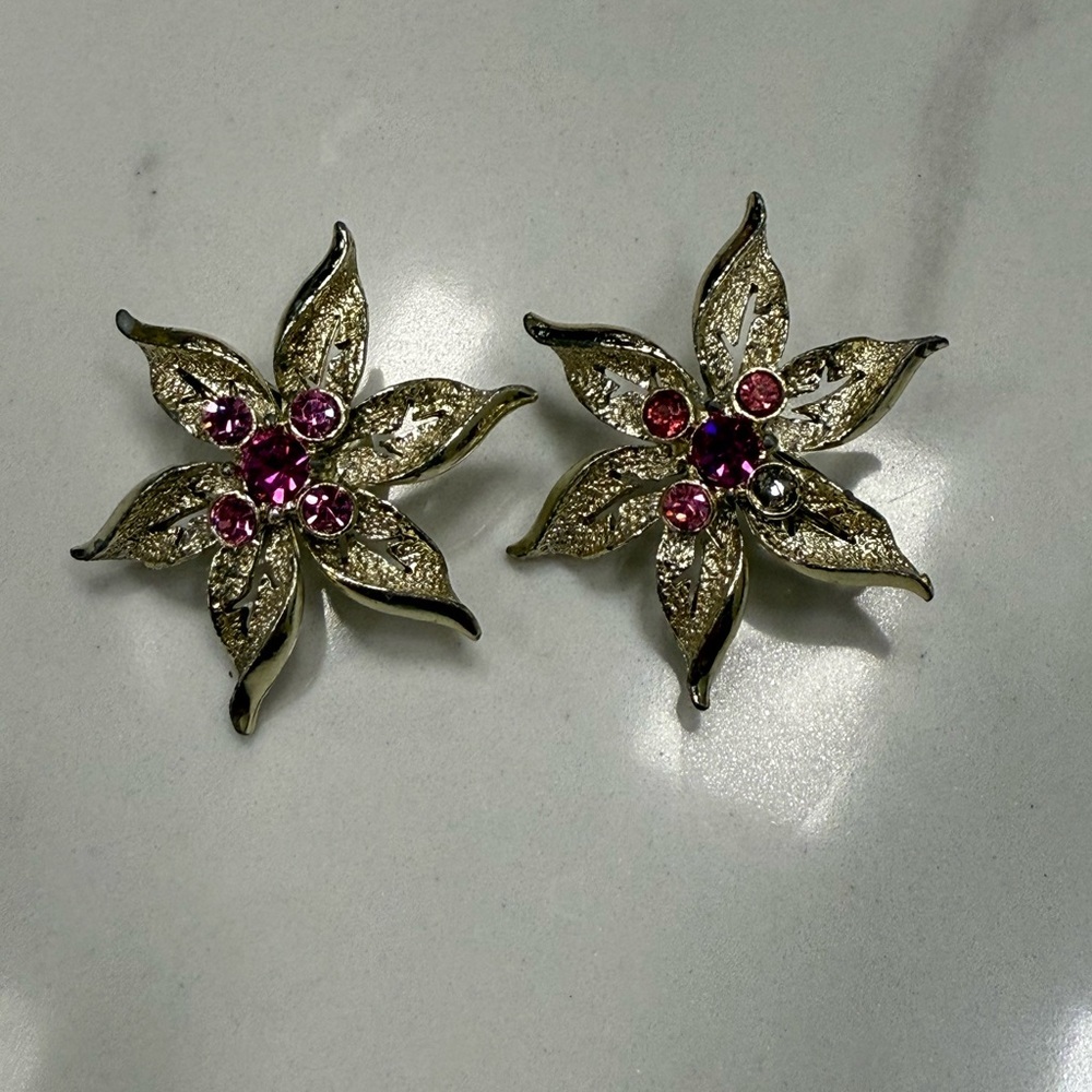 Sarah Coventry Gold and Pink Floral clip on